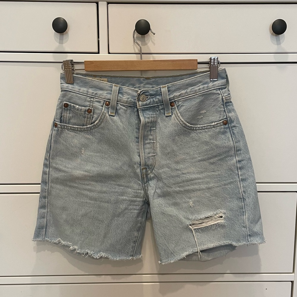 Levi’s 501 Mid Thigh Short - Light Wash